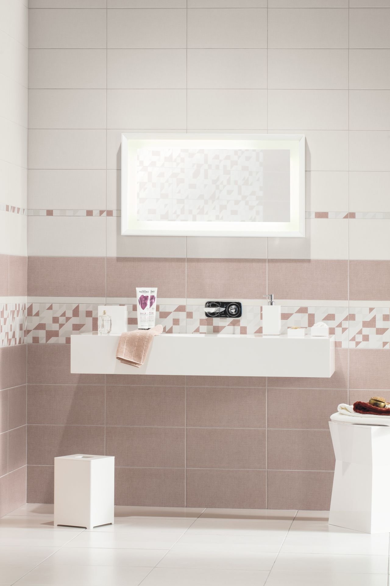 #RAKO #Tess #Obklady a dlažby #Koupelna #Klasický styl #bílá #růžová #Matný obklad #Střední formát #350 - 500 Kč/m2 #new 